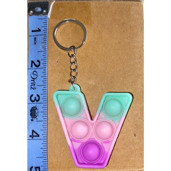 ☀️3/$12☀️ Letter V Pop Fidget Keychain - Picture 2 of 5